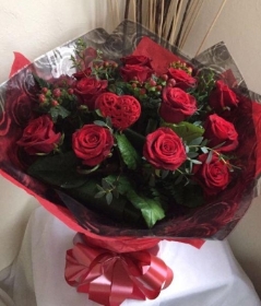 A Dozen Naomi Roses Handtied